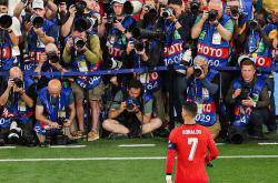 开云体育直播-关于葡萄牙国家队大比分胜出，晋级欧洲杯八强的信息