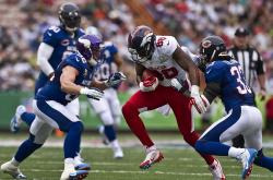 开云在线直播-曼联对阵加拿大友谊赛，阿什拉夫展现巨星价值，一记世界波点亮温哥华之夜