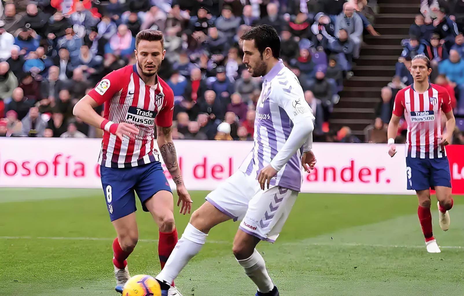 包含阿尔维斯连扳两球，帮助塞维利亚获得胜利的词条