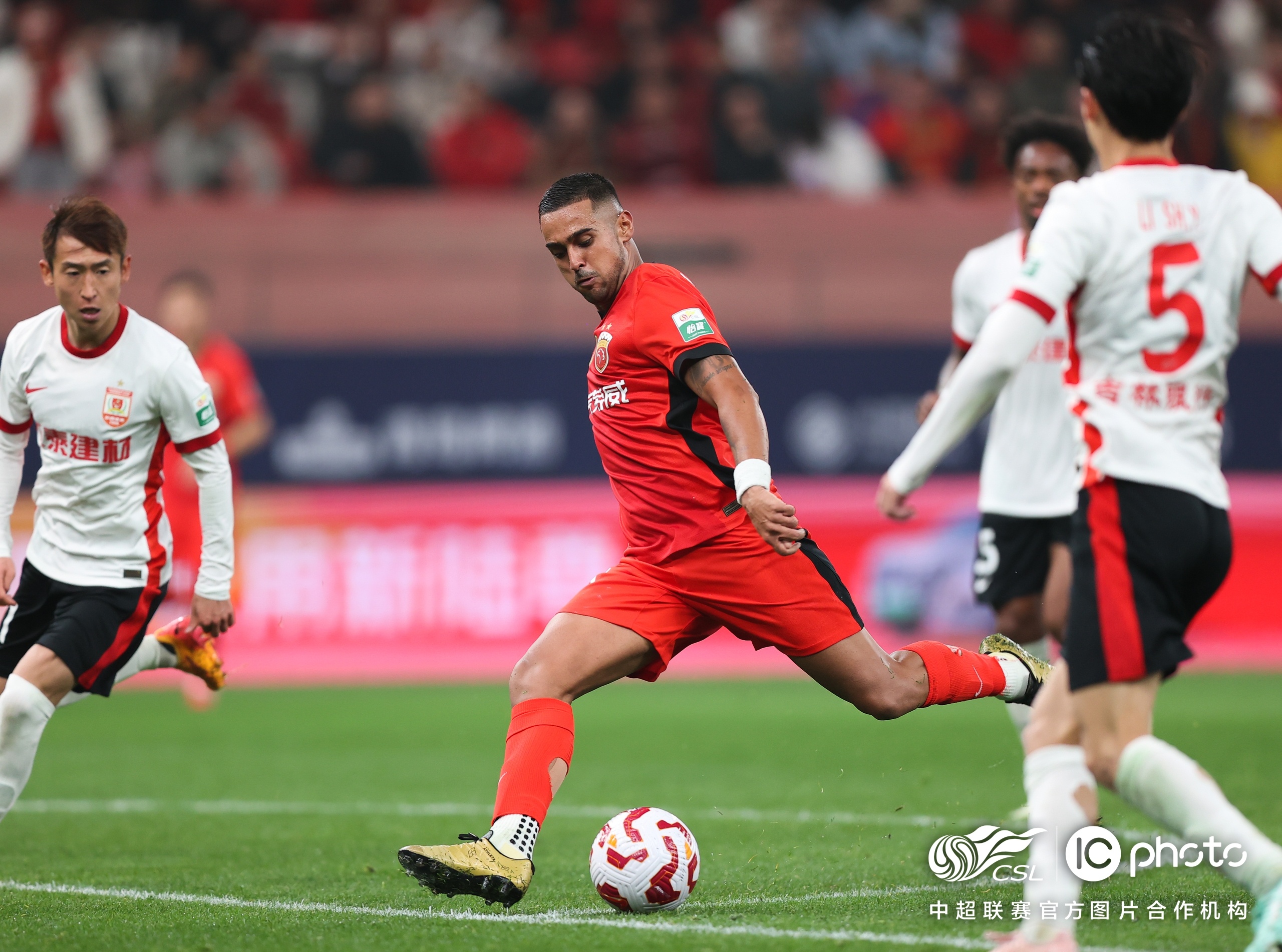 关于上港全力拼搏：主场胜越南队，为中超赛事预热的信息