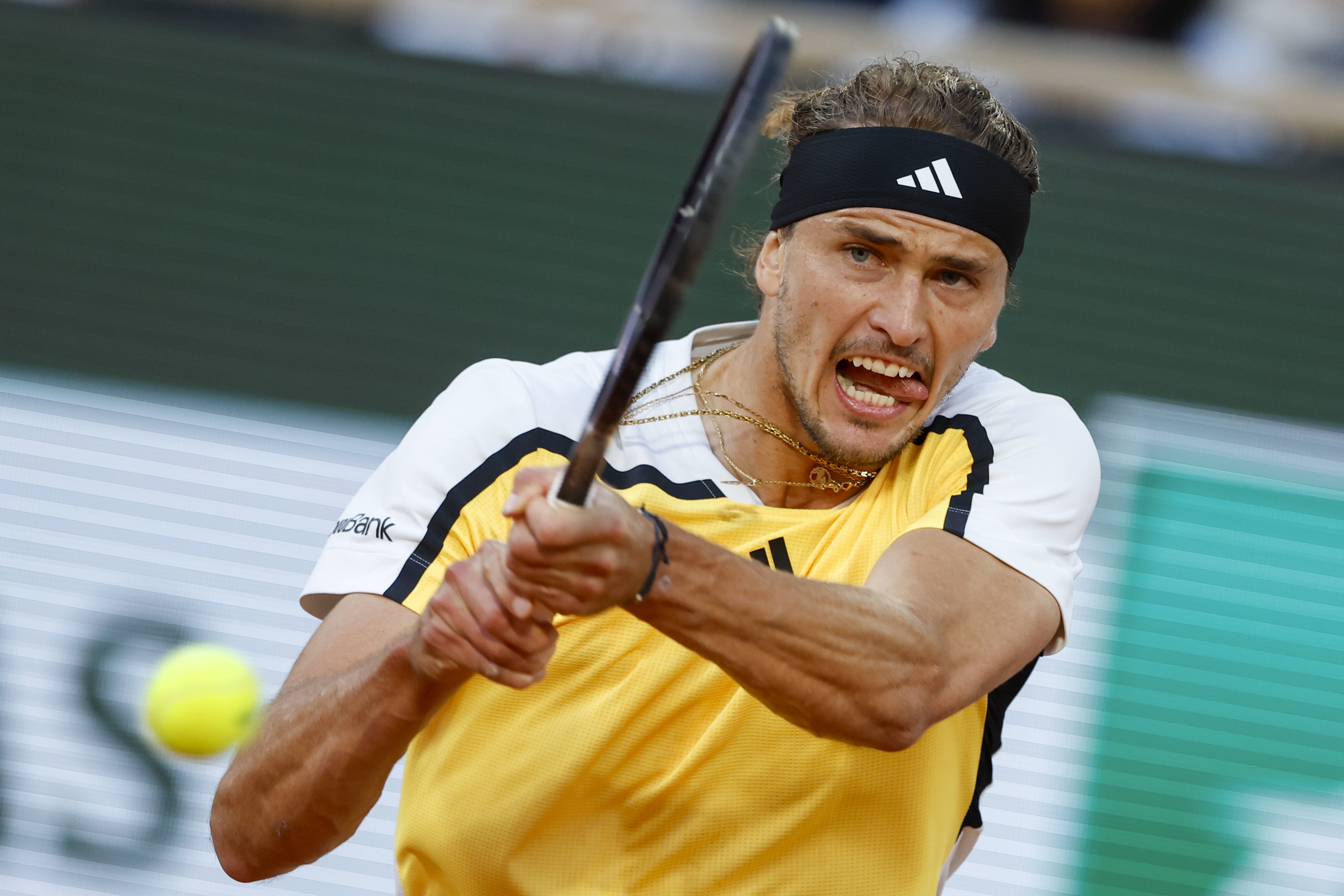 包含美国网球队力克澳大利亚网球队，兹维列夫制霸全场的词条