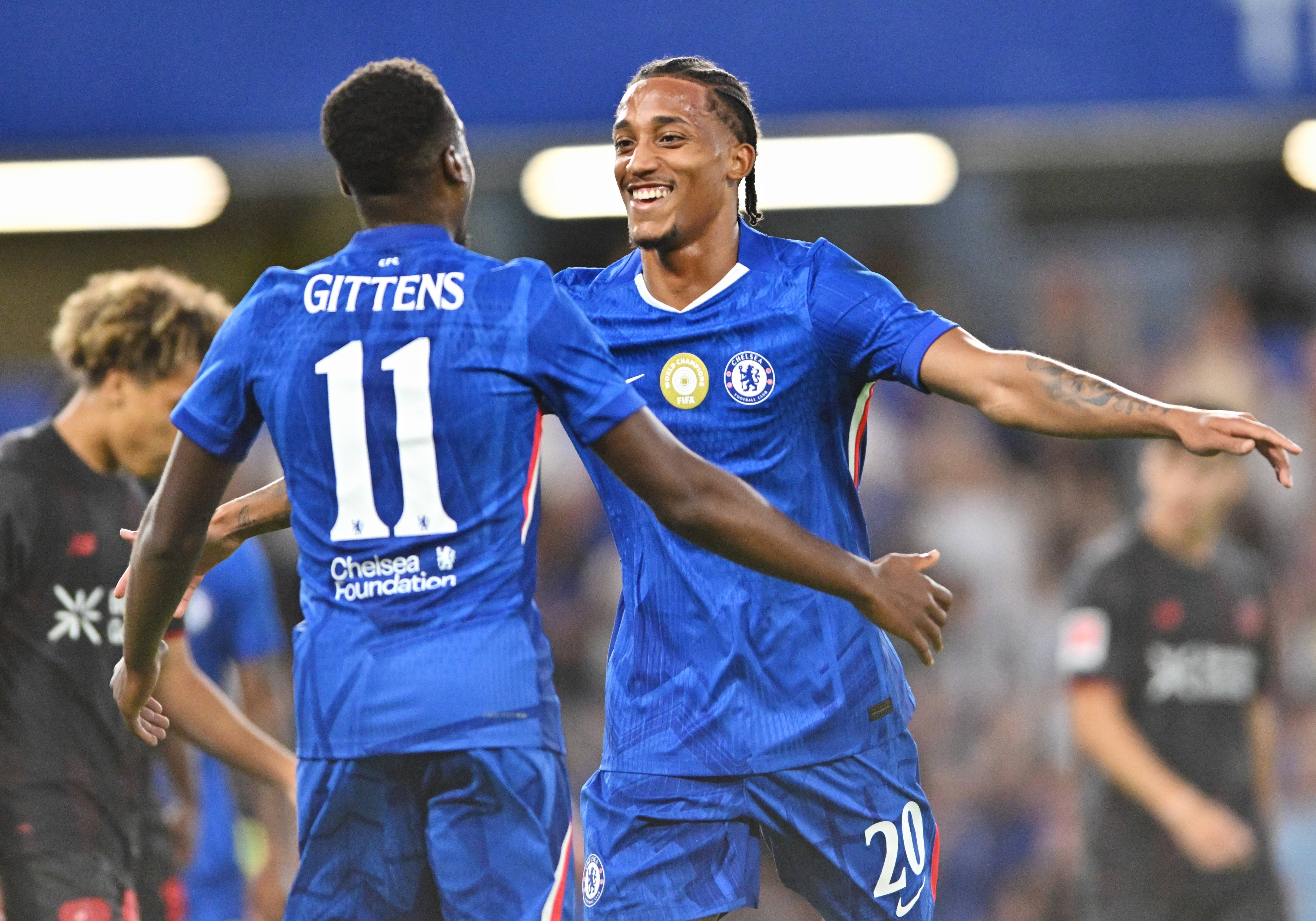 包含瑞士绝杀勒沃库森，范佩西制霸全场的词条