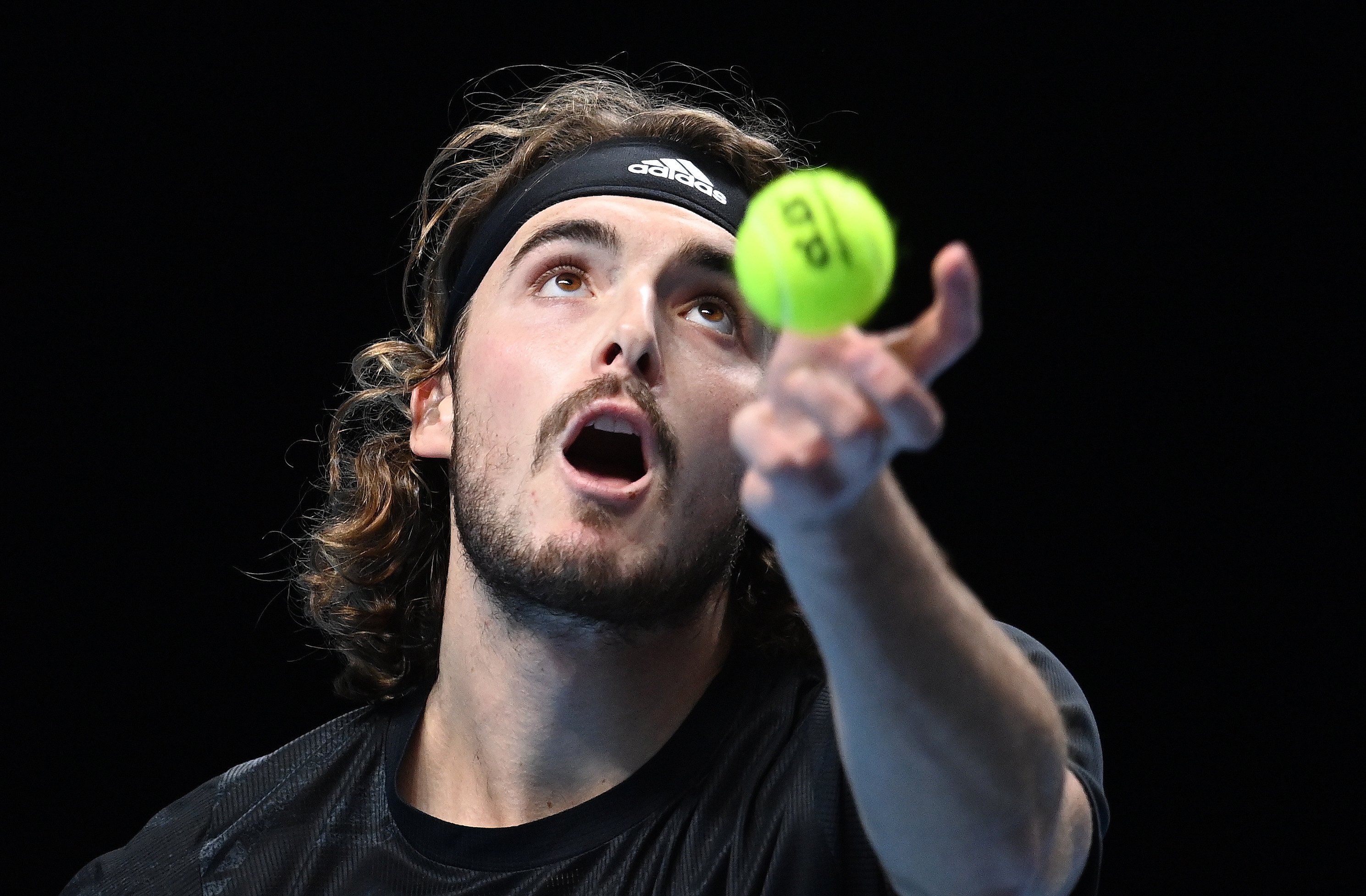 关于日本网球队险胜欧洲网球队，西西帕斯送出助攻的信息