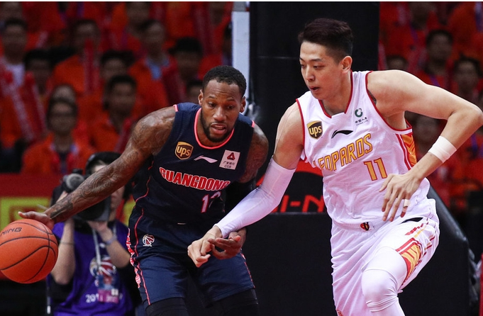 深圳队险胜青岛队，乔治带队取胜