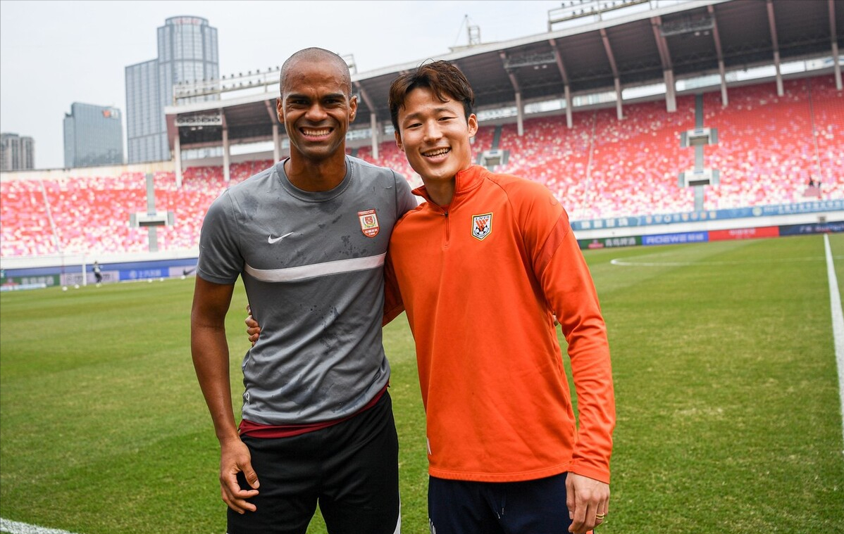 包含阿科罗尼加主场战平，难求一胜的词条