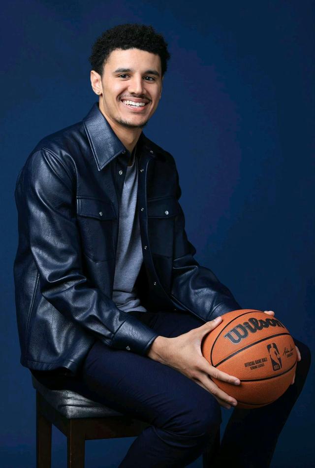 青年军崭露头角：新秀球员展现潜力引人瞩目的简单介绍