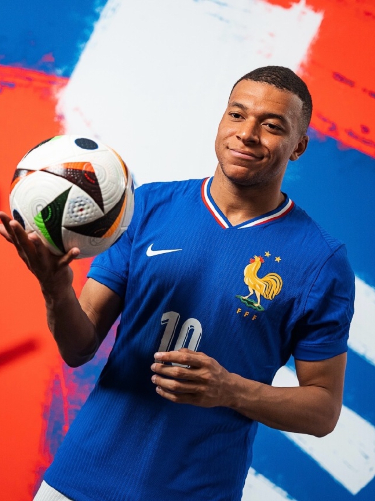 包含欧洲杯预选赛战况概览，各队备战情况详解的词条