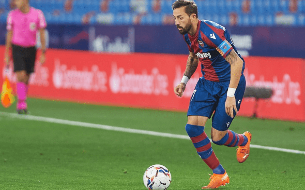 包含塞维利亚球员状态回勇，助球队取胜的词条