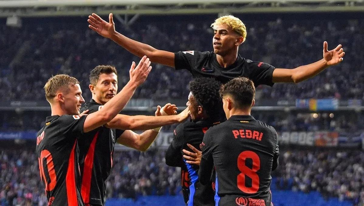 足坛重要对决即将上演，谁将笑到最后？