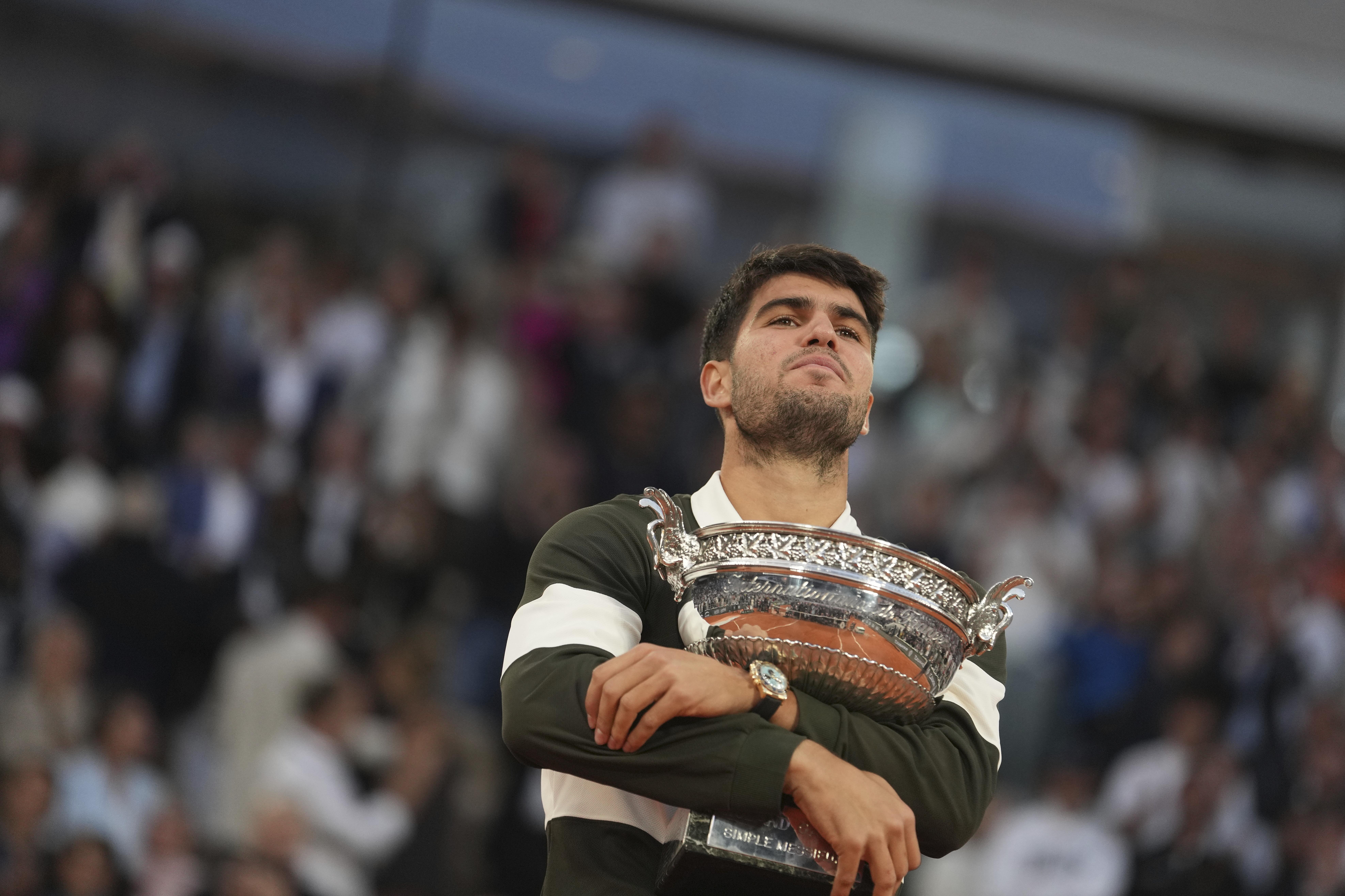 包含美国网球队爆冷法国网球队，阿尔卡拉斯打破历史纪录的词条