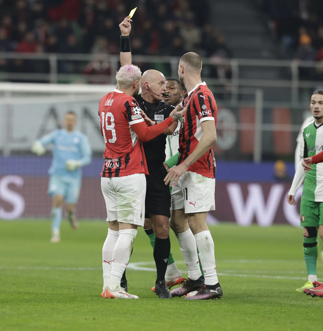 包含AC米兰鏖战巴黎，C罗三分雨点燃全场的词条