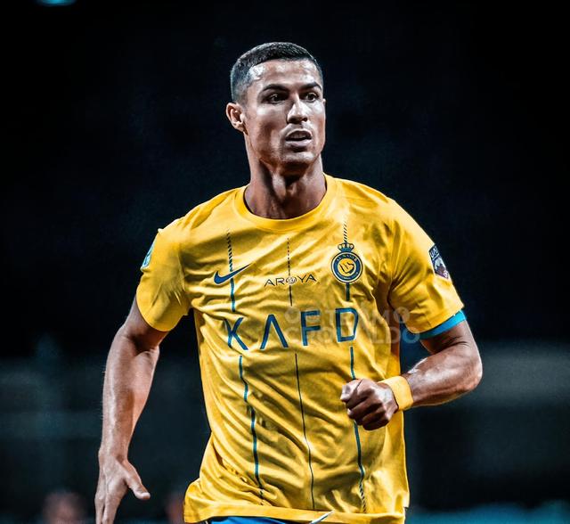 包含AC米兰鏖战巴黎，C罗三分雨点燃全场的词条