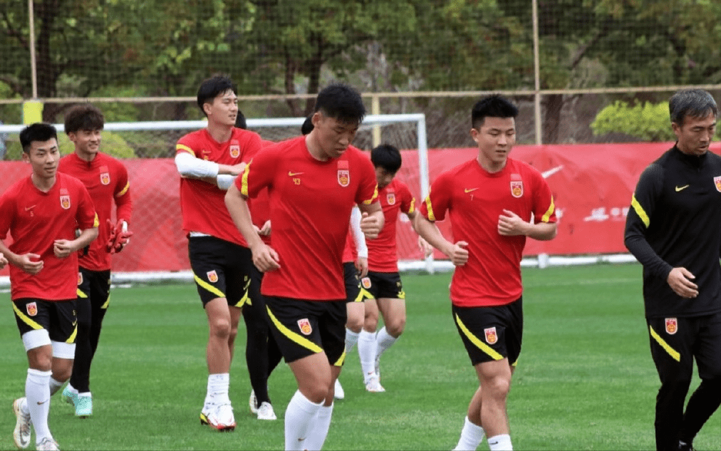 中国队逆转泰国队，黄鸭组合状态火热的简单介绍