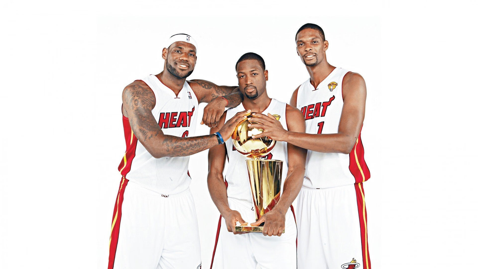 赛道与球场的双重奏，当F1争冠焦点遇上开拓者铁血防守